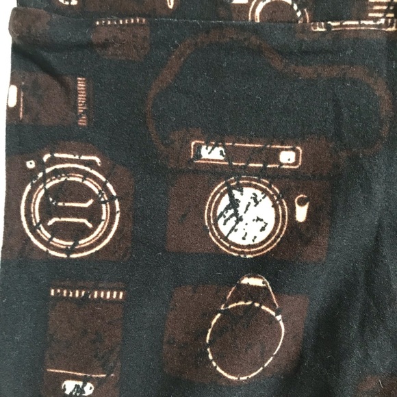 Lularoe camera leggings, Kids S/M - Picture 3 of 4